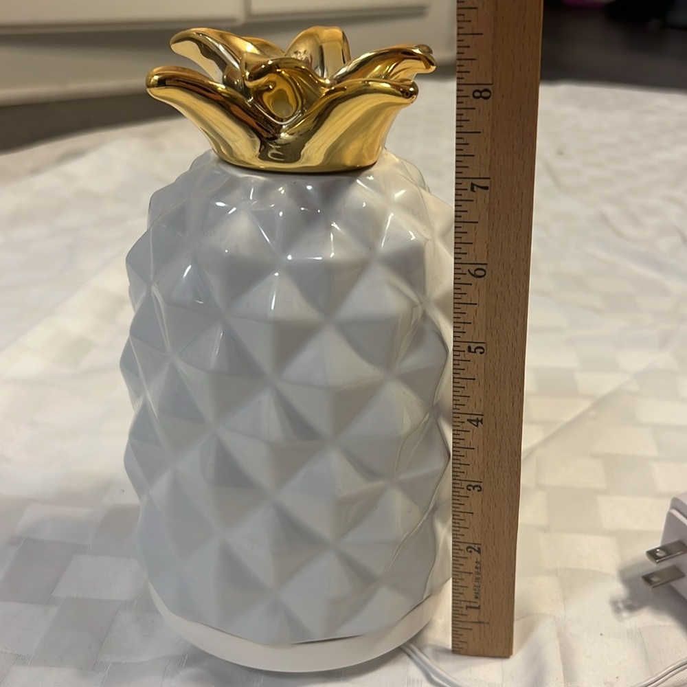 Ceramic pineapple diffuser - Picture 2 of 3
